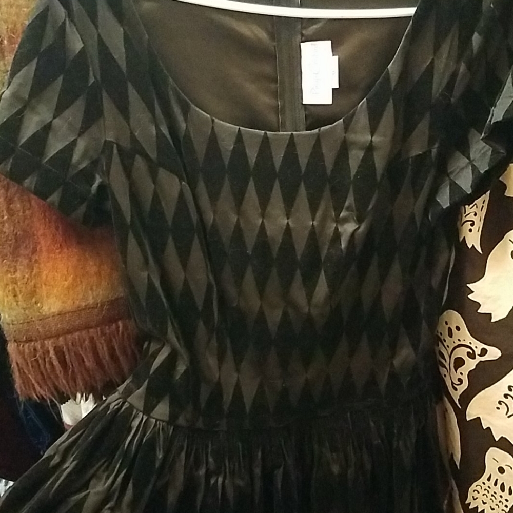 Black Diamond-Pattern Short Sleeve Fit & Flare Dress - Picture 8 of 8